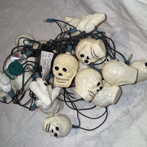Vintage Halloween 32 Ghost & Skulls Blow Mold String Lights - Picture 2 of 8